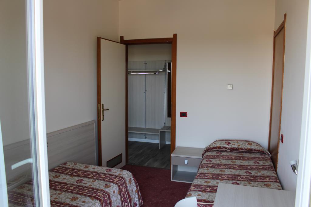 Hotel Fiesta Казалпустерлинго Екстериор снимка