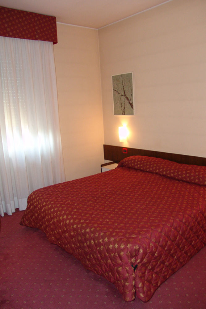 Hotel Fiesta Казалпустерлинго Екстериор снимка