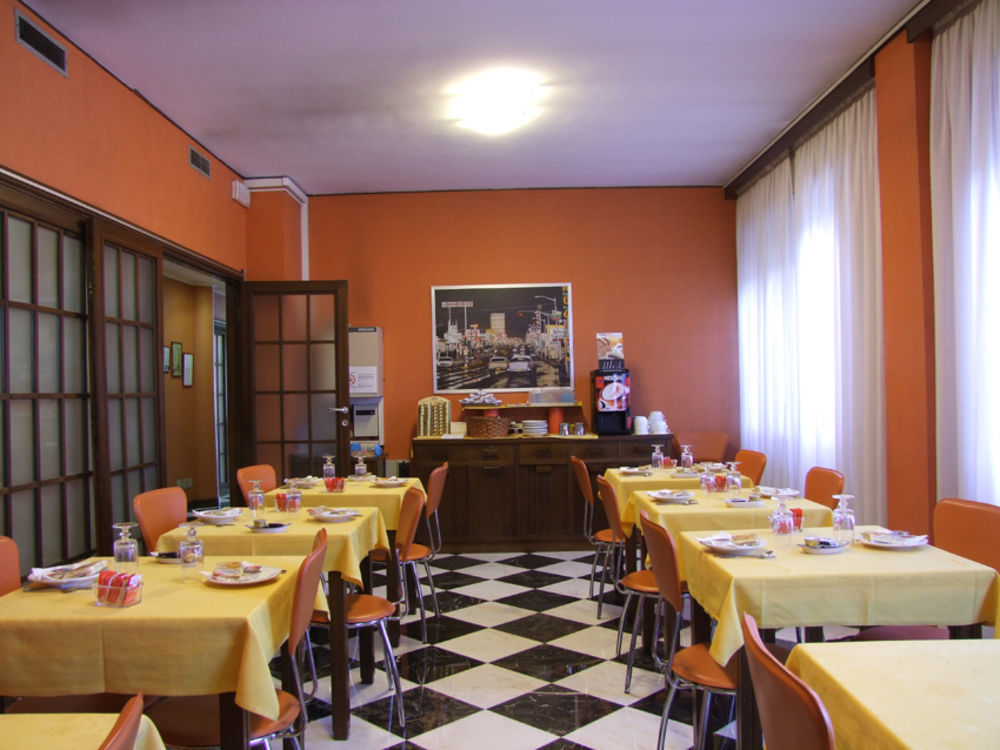 Hotel Fiesta Казалпустерлинго Екстериор снимка