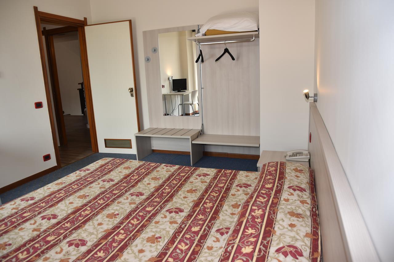 Hotel Fiesta Казалпустерлинго Стая снимка
