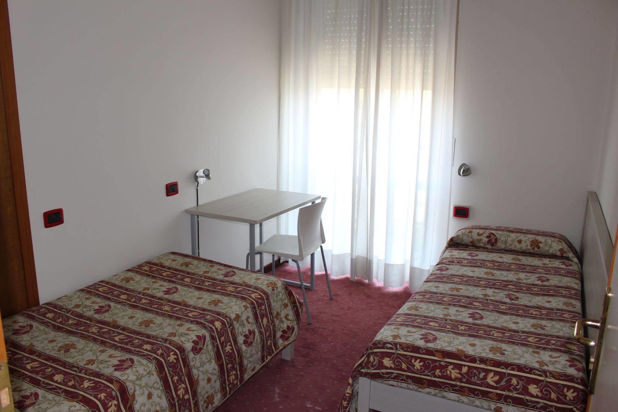Hotel Fiesta Казалпустерлинго Екстериор снимка